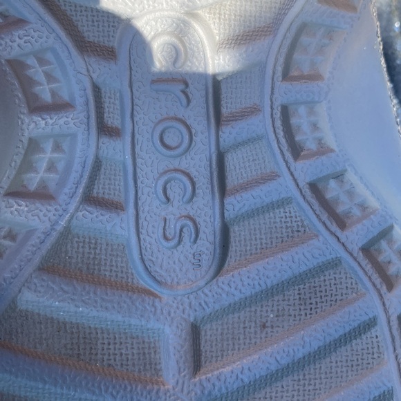 Preowned women’s Crocs  Silver Glitter Clogs 6.5 excellent - Picture 11 of 13